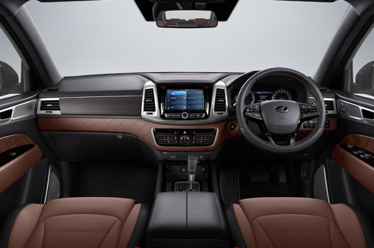 2018 Mahindra Alturas G4 image gallery